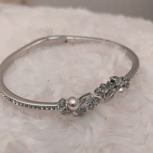 silver leaf petal w pearl bracelet